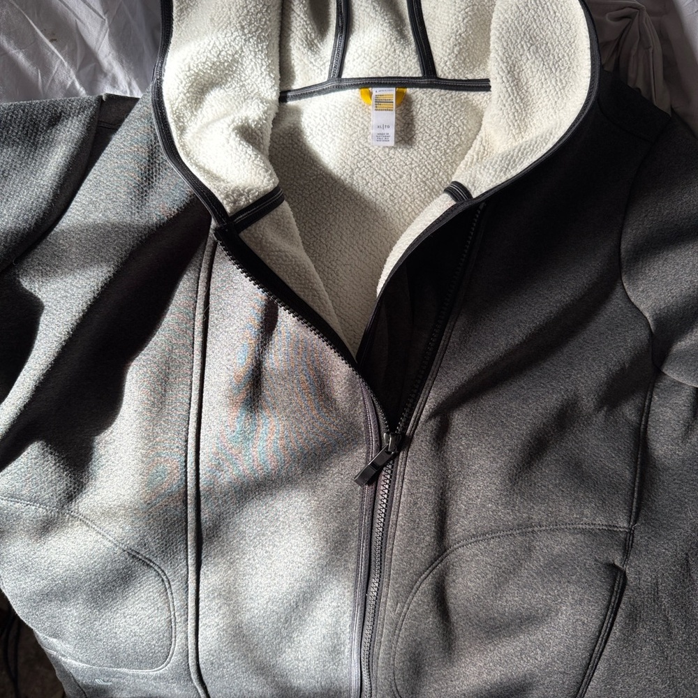 Lole Black and Cream Fleece-lined Functional and Stylish zip Jacket